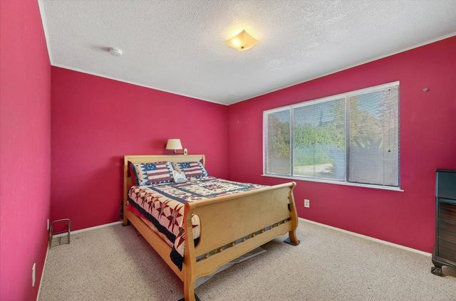 6121 N Montana Avenue, Clovis, CA 93619