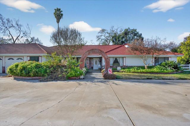 6121 N Montana Avenue, Clovis, CA 93619