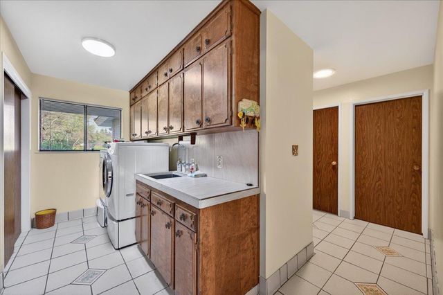 6121 N Montana Avenue, Clovis, CA 93619