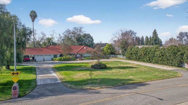 6121 N Montana Avenue, Clovis, CA 93619