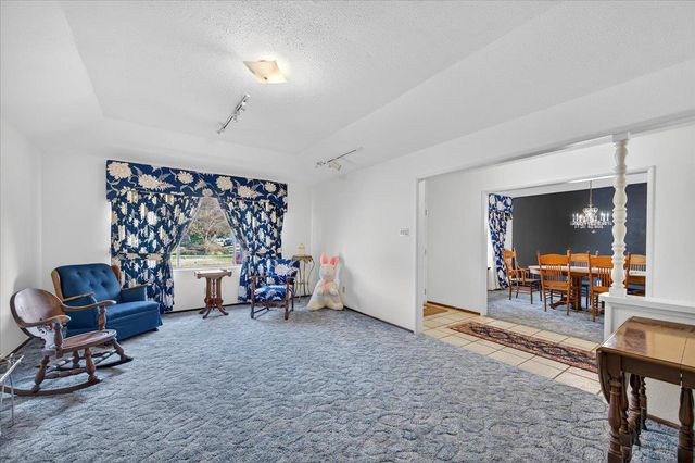 6121 N Montana Avenue, Clovis, CA 93619