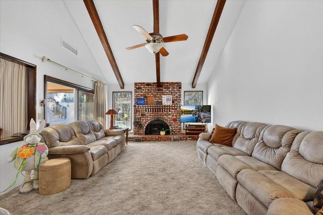 6121 N Montana Avenue, Clovis, CA 93619