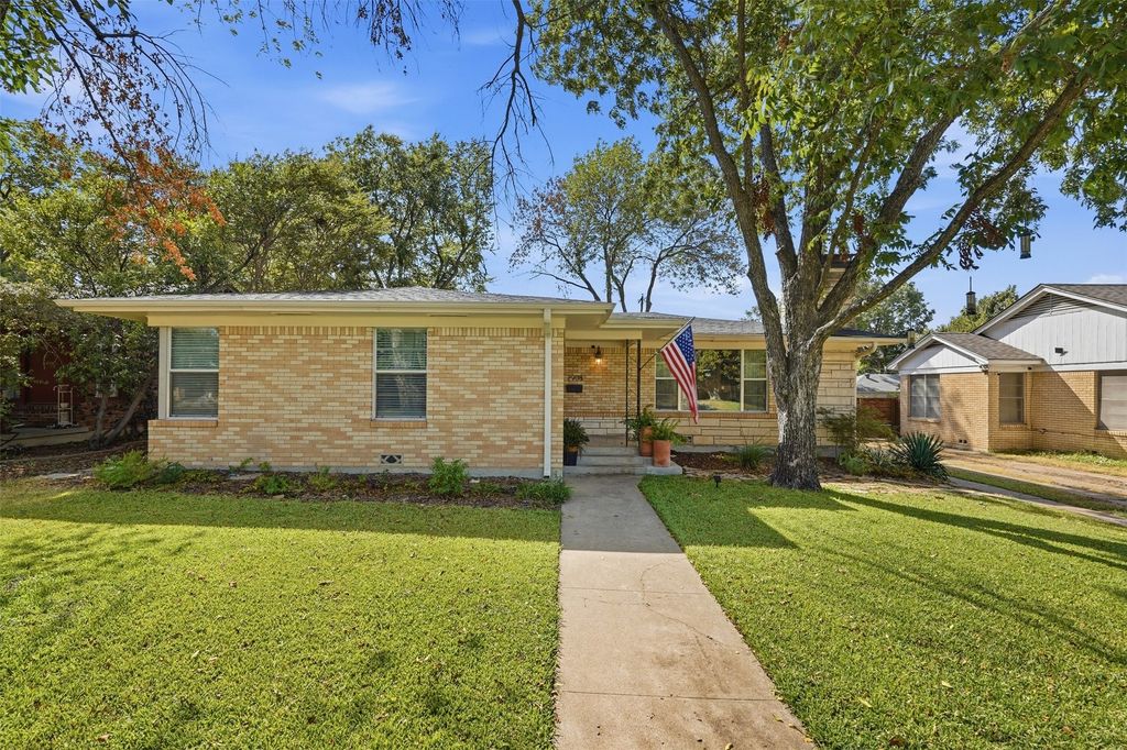 2908 Ryan Place Drive, Fort Worth, TX 76110 — exterior
