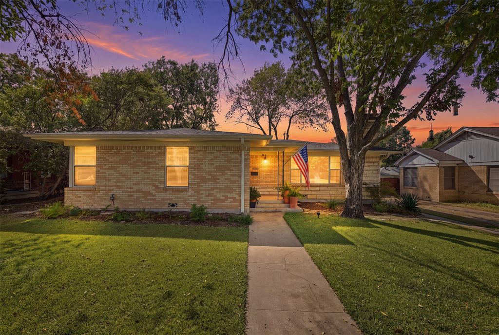 2908 Ryan Place Drive, Fort Worth, TX 76110 — photo 2