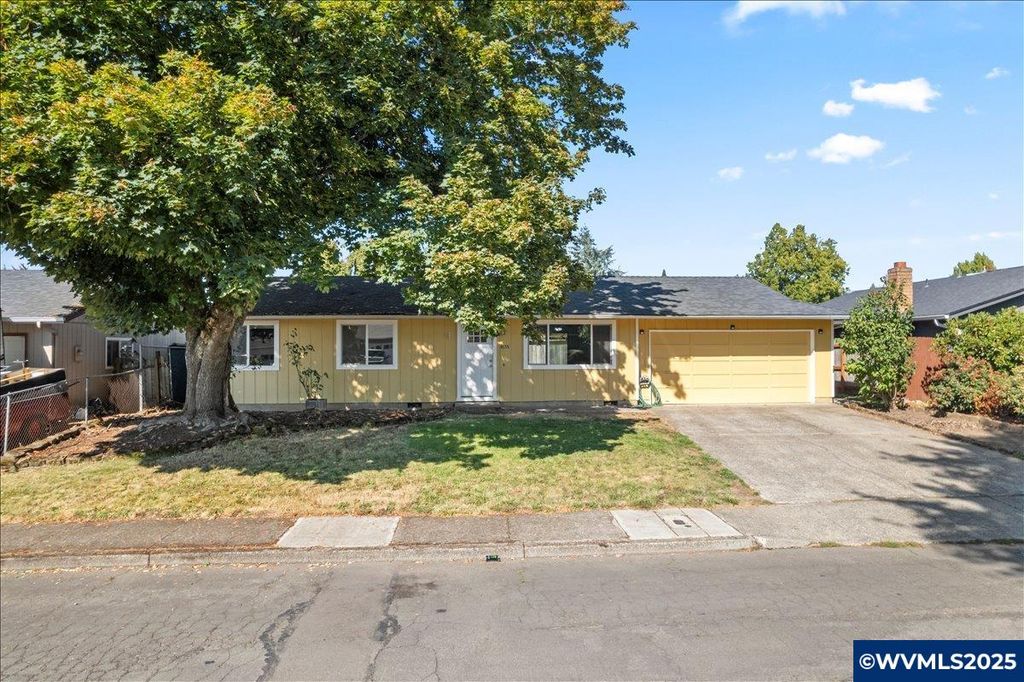 4655 Crown Ct NE, Salem, OR 97301