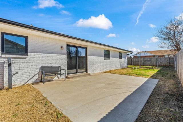 411 S Silver Drive, Mustang, OK 73064