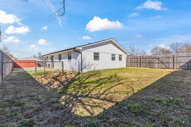 411 S Silver Drive, Mustang, OK 73064