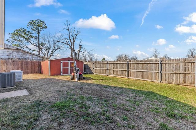 411 S Silver Drive, Mustang, OK 73064