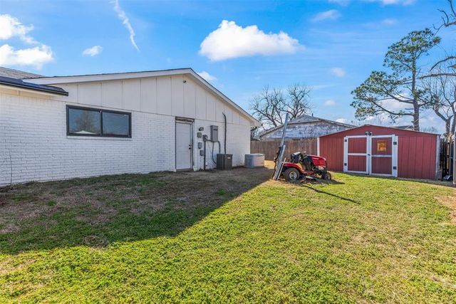 411 S Silver Drive, Mustang, OK 73064