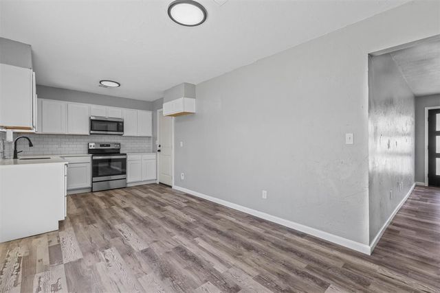 411 S Silver Drive, Mustang, OK 73064