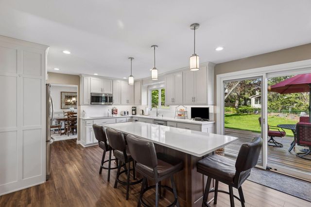 1847 Faro Lane, Mendota Heights, MN 55118