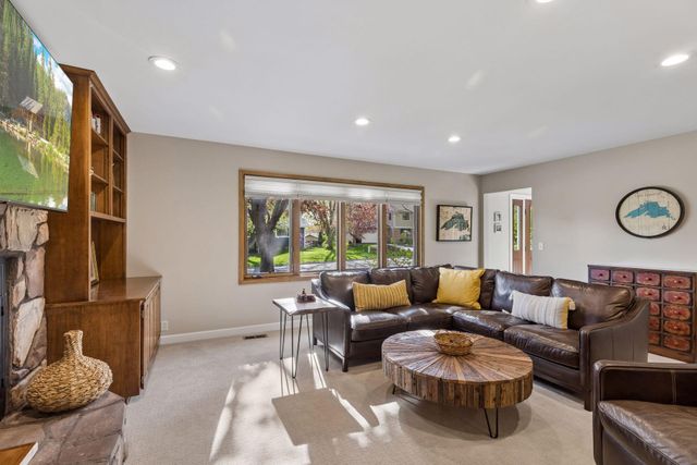 1847 Faro Lane, Mendota Heights, MN 55118