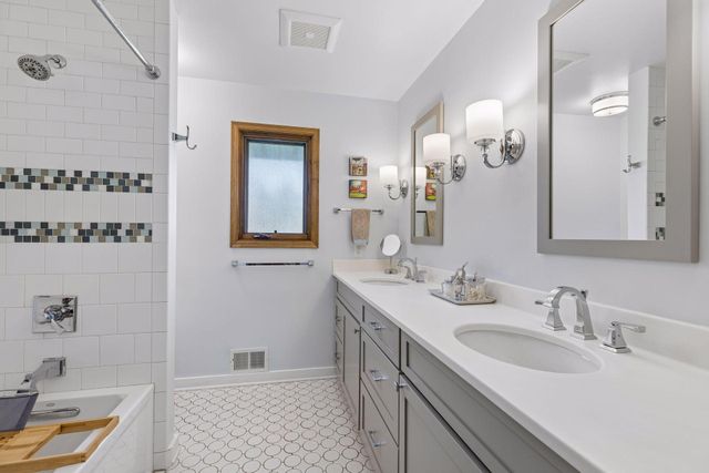 1847 Faro Lane, Mendota Heights, MN 55118