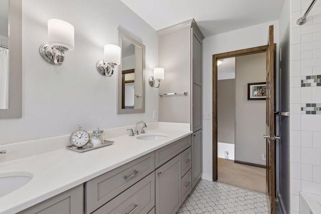 1847 Faro Lane, Mendota Heights, MN 55118