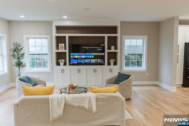138 5th Street, Saddle Brook, NJ 07663