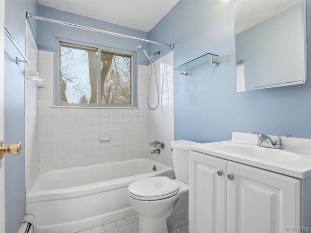 11420 Canal Road 203, Sterling Heights, MI 48314