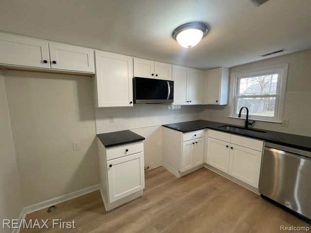 27124 Vance Street, Madison Heights, MI 48071