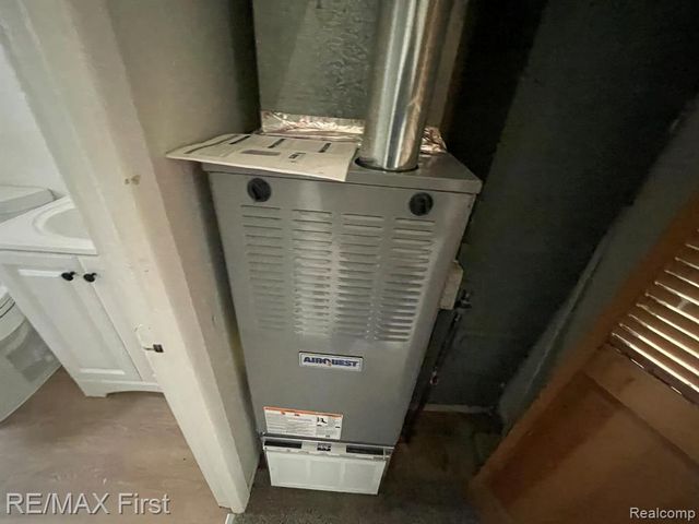 27124 Vance Street, Madison Heights, MI 48071