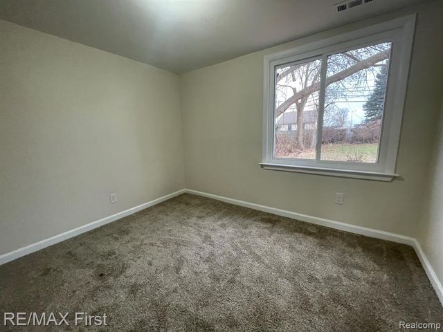 27124 Vance Street, Madison Heights, MI 48071