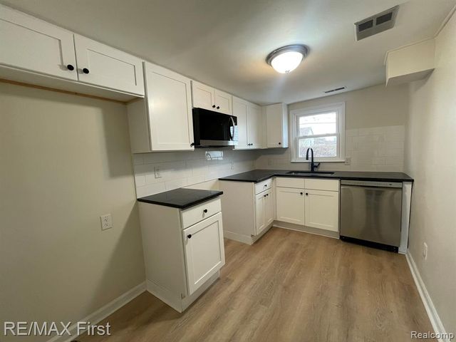 27124 Vance Street, Madison Heights, MI 48071