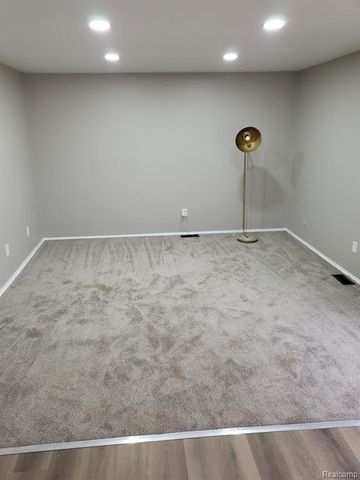 30256 Southfield Road, Southfield, MI 48076