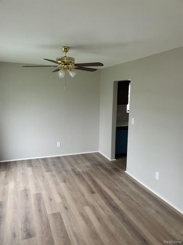 30256 Southfield Road, Southfield, MI 48076