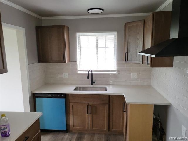 30256 Southfield Road, Southfield, MI 48076