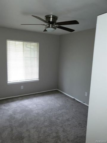 30256 Southfield Road, Southfield, MI 48076