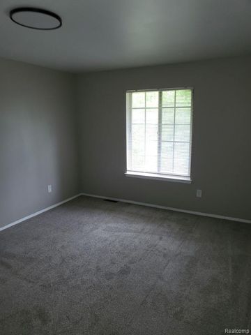 30256 Southfield Road, Southfield, MI 48076
