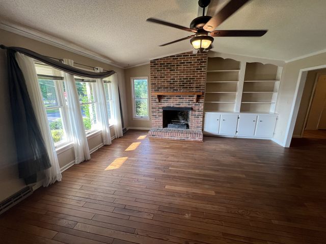 212 N 3rd St, Pulaski, TN 38478
