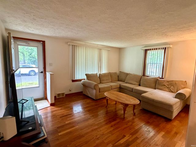 1400 Navajo Street, Elkhart, IN 46516