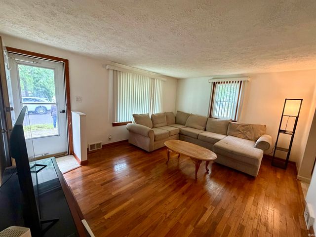 1400 Navajo Street, Elkhart, IN 46516