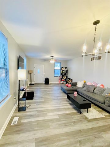 2962 Henshaw Avenue, Cincinnati, OH 45225