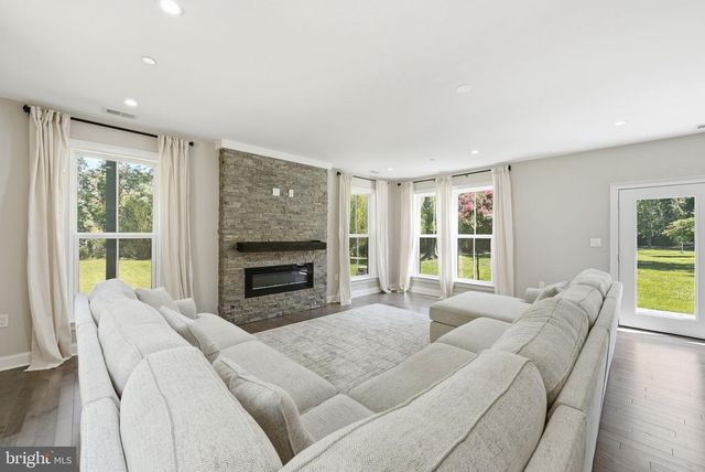 1211 LINTON LN, Shady Side, MD 20764