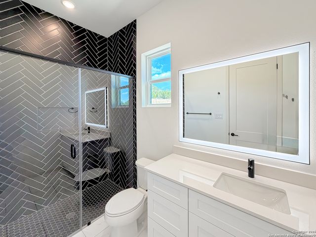 508 Sendera Valley, Canyon Lake, TX 78133