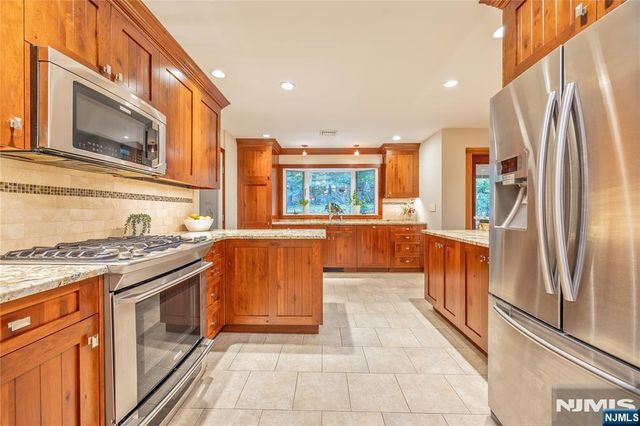 89 Norman Drive, Ramsey, NJ 07446