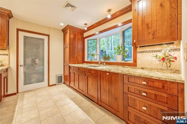 89 Norman Drive, Ramsey, NJ 07446