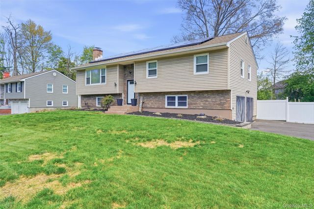 12 Daisy Lane, Wappingers Falls, NY 12590