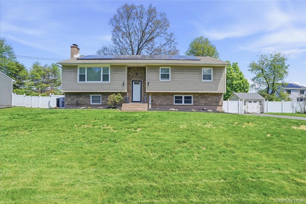 12 Daisy Lane, Wappingers Falls, NY 12590
