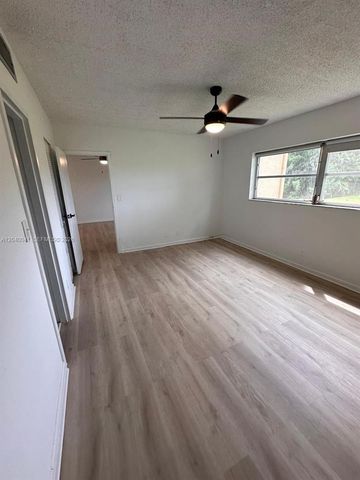 1035 Country Club Dr 102, Margate, FL 33063