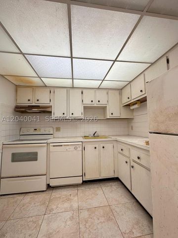 1035 Country Club Dr 102, Margate, FL 33063