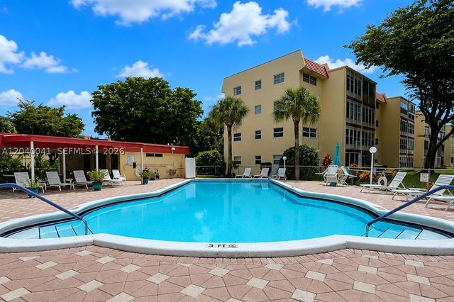 1035 Country Club Dr 102, Margate, FL 33063