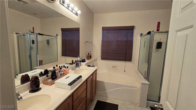 8824 Martin Downs Place, Las Vegas, NV 89131