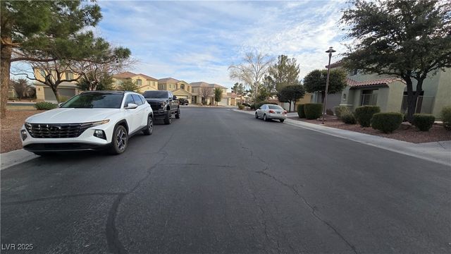 8824 Martin Downs Place, Las Vegas, NV 89131