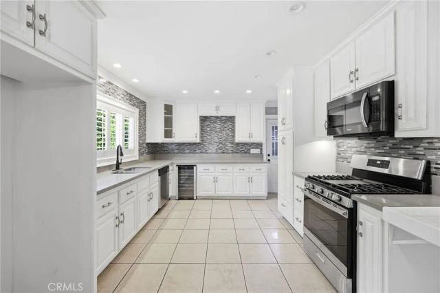 19238 Strathern, Reseda, CA 91335