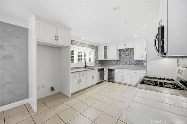 19238 Strathern, Reseda, CA 91335