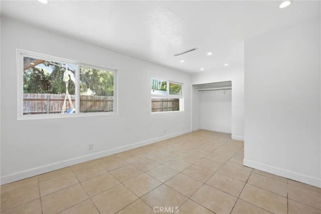 19238 Strathern, Reseda, CA 91335
