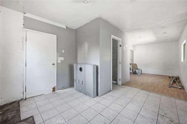 19238 Strathern, Reseda, CA 91335