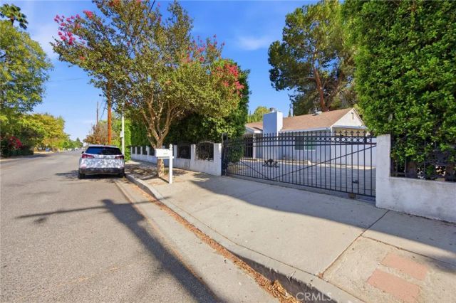 19238 Strathern, Reseda, CA 91335