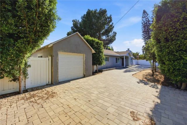 19238 Strathern, Reseda, CA 91335